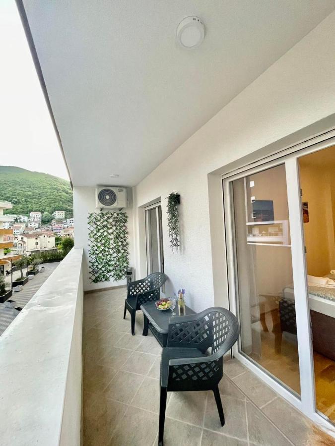 Olive Square Apartment Budva Bagian luar foto